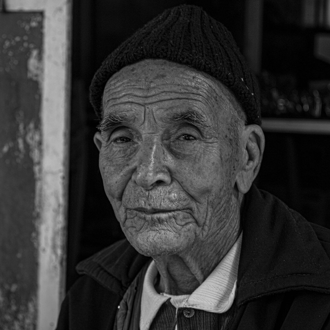 Portrait of an older Chilean man reader with glasses