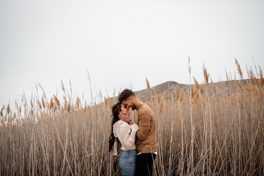 famous couple embracing