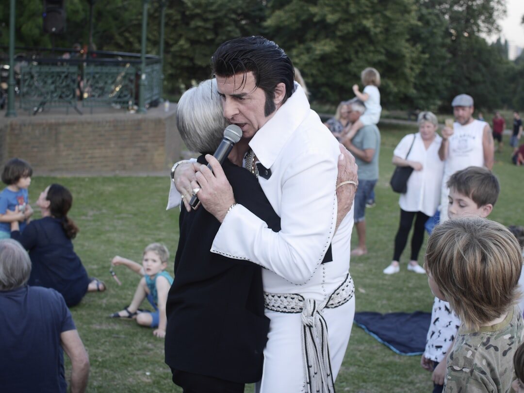 celebrity reunion hug